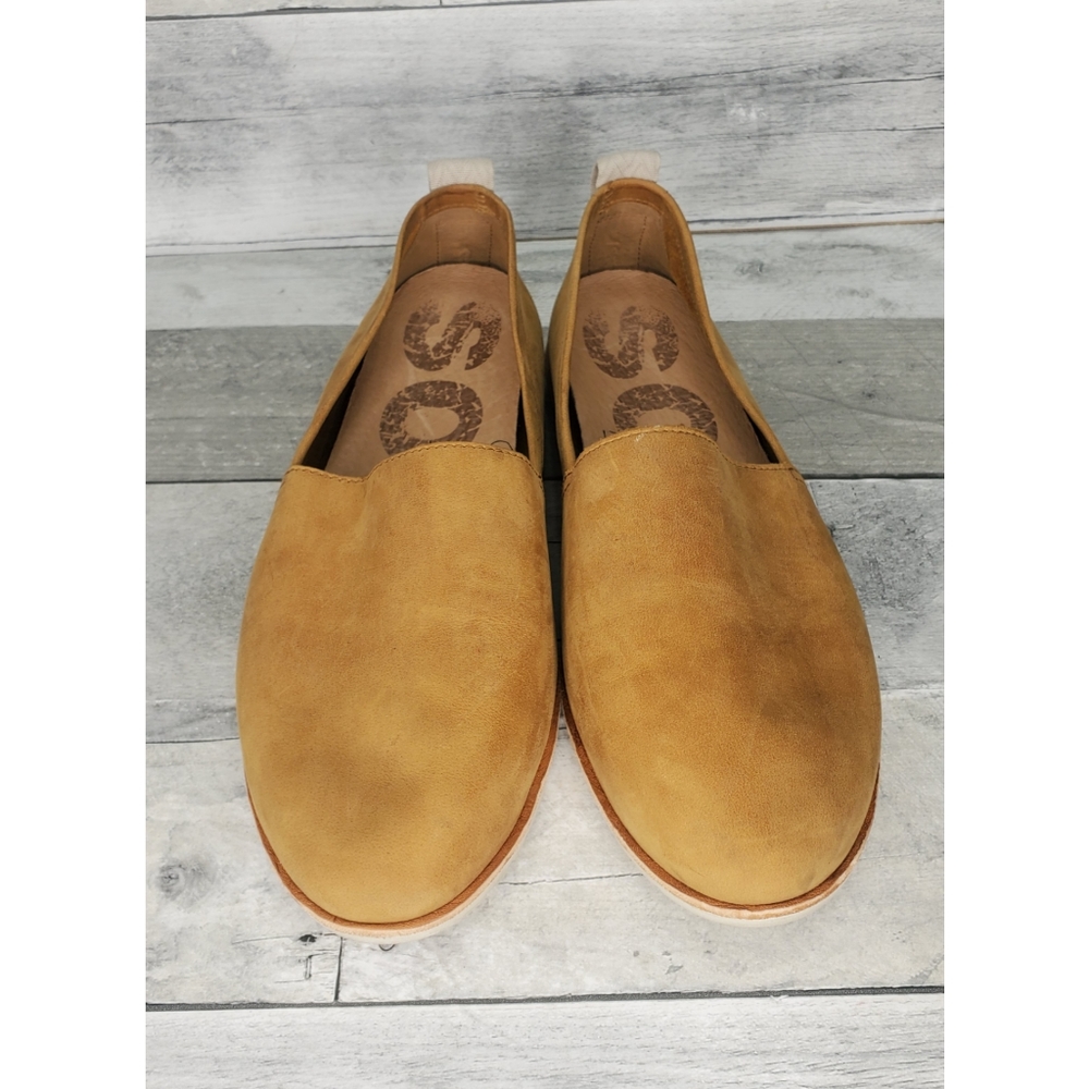 Sorel Women's Tan Slip-On Flats